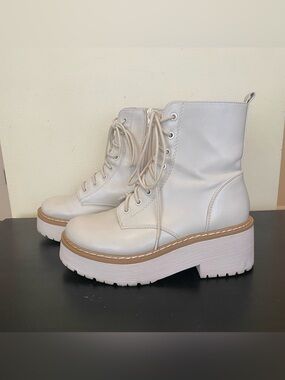 Soda FLING Chunky Platform Lace Up Combat Ankle Boots Side Zipper Womens 8 Ivory